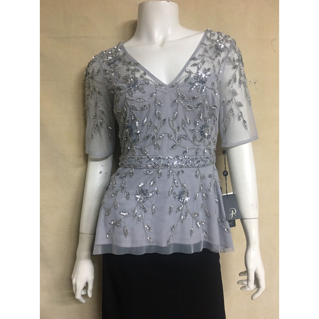 Áo kiểu nữ dự tiệc cho người trung niên đính sequins cực đẹp sang trọng màu xám cổ tim tay ngắn hiệu ADRIANNA PAPELL