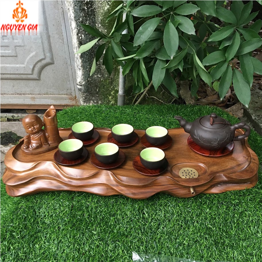 Khay trà gỗ nguyên khối gỗ Bách Thơm mẫu Lá Sen KT57x21 thơm mát tạo cảm giác thư thái dễ chịu góp phần tạo nên một khôn