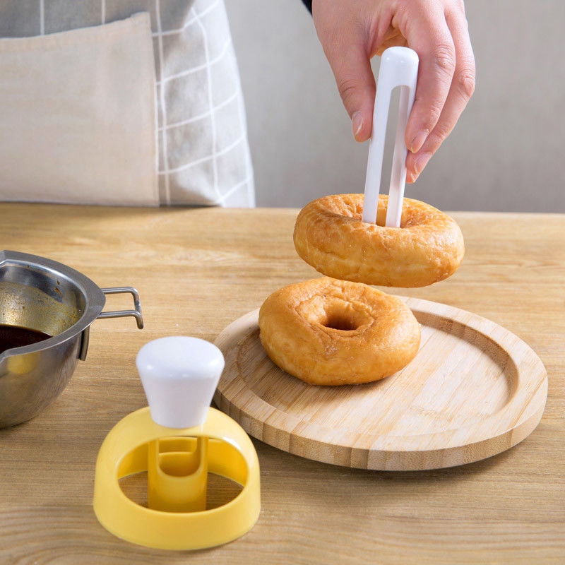 Khuôn làm bánh donut tiện lợi
