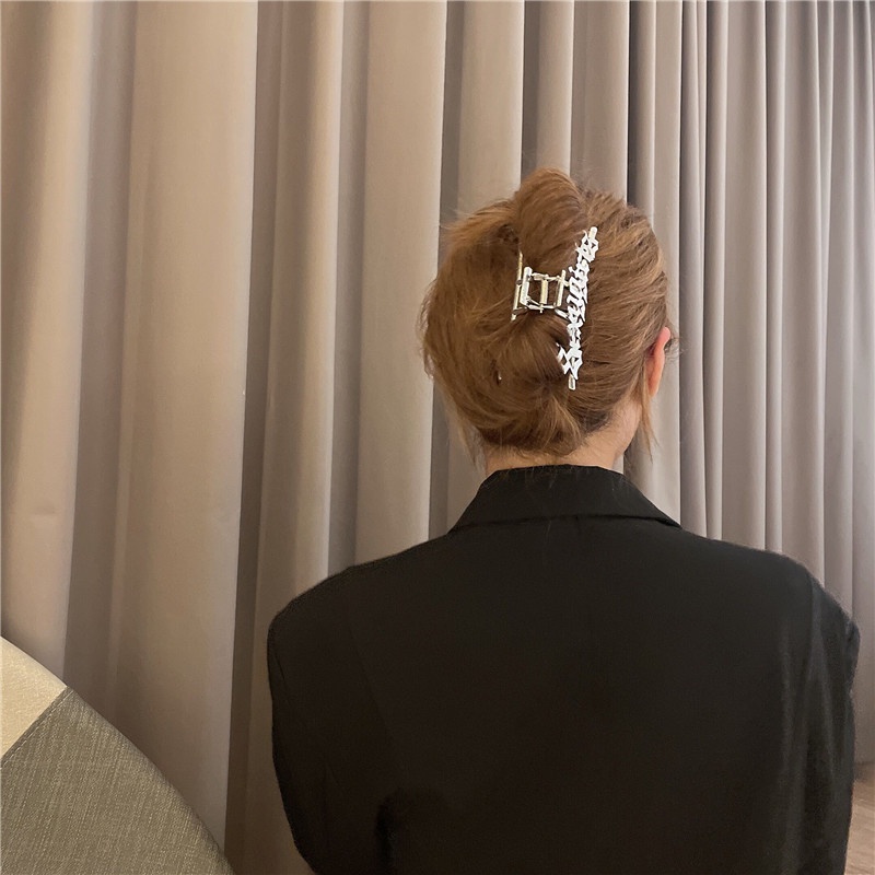 Kẹp Tóc Cá Mập Bằng Kim Loại In Chữ Sanskrit 19A1264In