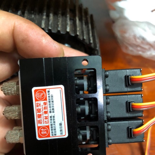 Van thủy lực 3 cửa cho máy đào, máy xúc 1/16 và 1/12