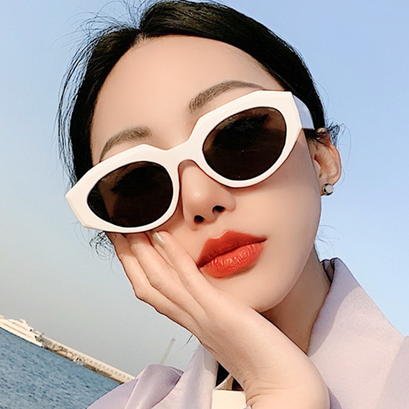Kính mát nữ gọng tròn thời trang