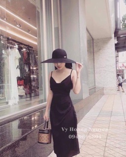 Váy chấm bi cổ đổ