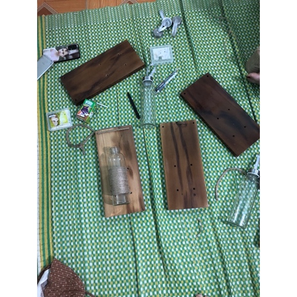 Bảng gỗ treo tường kèm lọ hoa thuỷ tinh,decor trang trí phòng khách phòng bếp ban công,cửa sổ,quán cafe