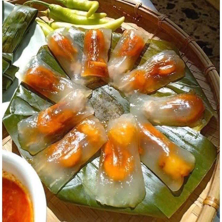 Bánh bột lọc chuẩn vị Huế kèm nước mắm cốt và quả ớt xanh túi 50c