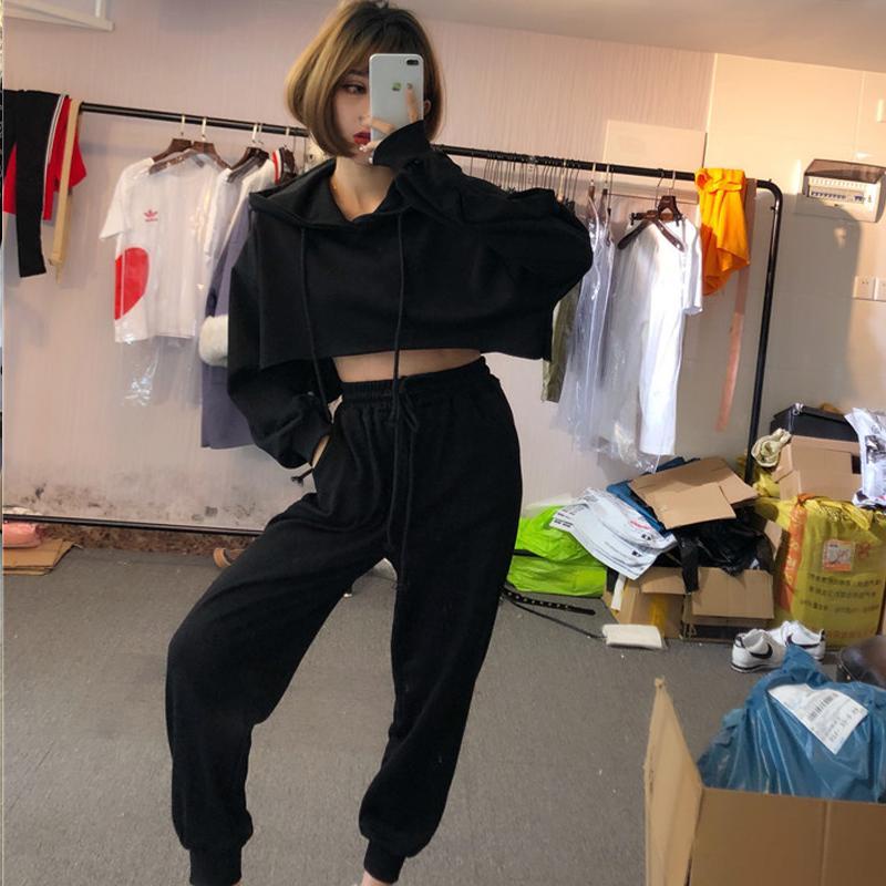 Bộ Quần Áo Thể Thao Phong Cách Hàn Quốc Năng Động Cho Nữ
