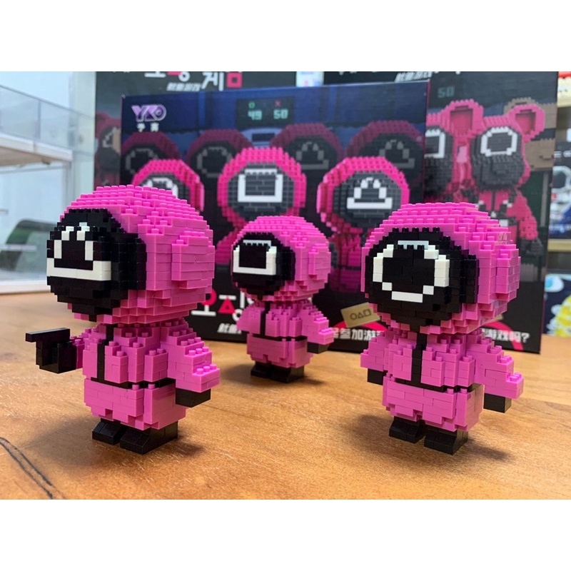 Lego đồ chơi lắp ráp Squid game trò chơi con mực gấu bearbick siêu hot 1 bộ 3 mô hình tặng kèm búa gõ và dụng cụ tháo lắ
