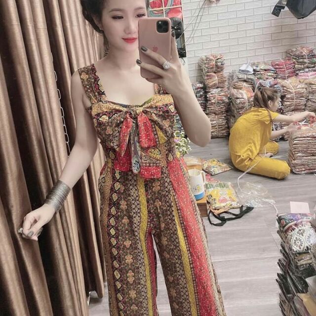 Thổ cẩm nơ ngực