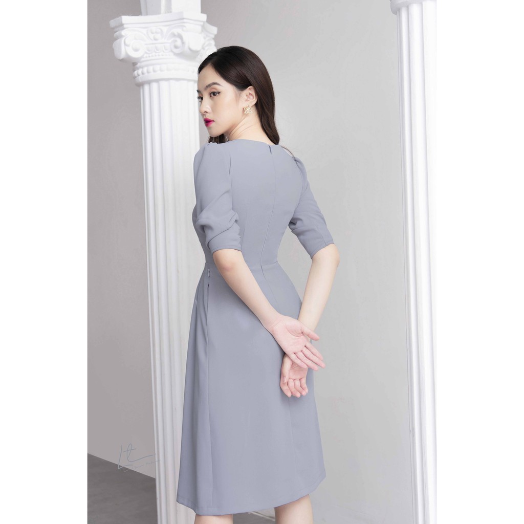 VÁY XÒE TAY BỒNG KHÓA ĐỒNG TRƯỚC NGỰC | BigBuy360 - bigbuy360.vn