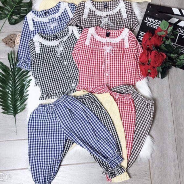 Bộ pizama kẻ bé gái