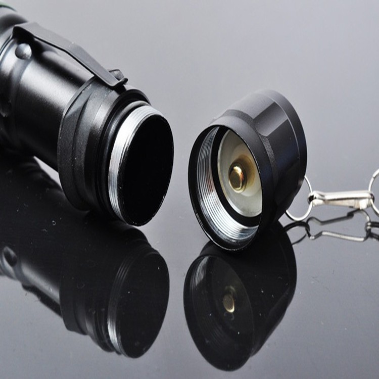 Đèn pin siêu sáng với 3 chế độ sáng có ống cam điều khiển cảnh báo an toàn