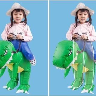Khủng long tạo hình cõng bé