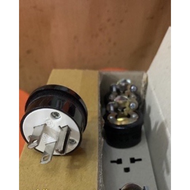 Phích đấu dây 3 chân  kiểu Nhật