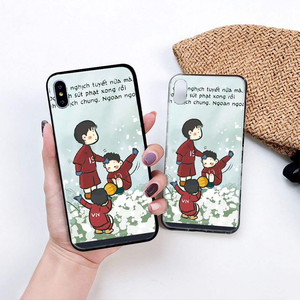 Ốp lưng kính iPhone in hình U23 Việt Nam trên tuyết - Chib015 ( có đủ mã máy )