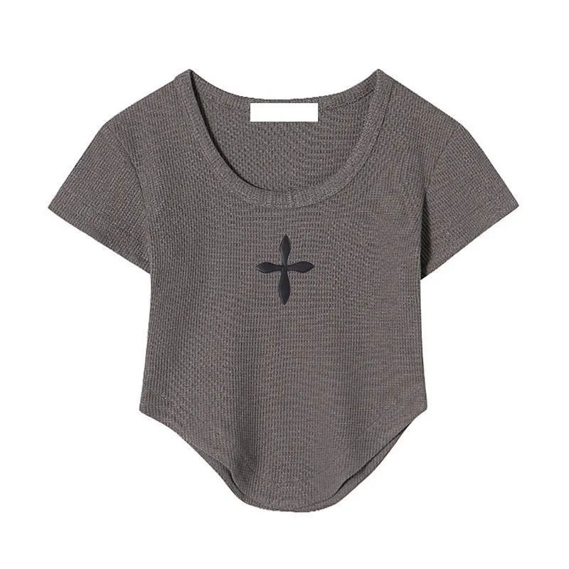 Áo thun COZOKC tay ngắn cổ chữ U phối họa tiết thời trang