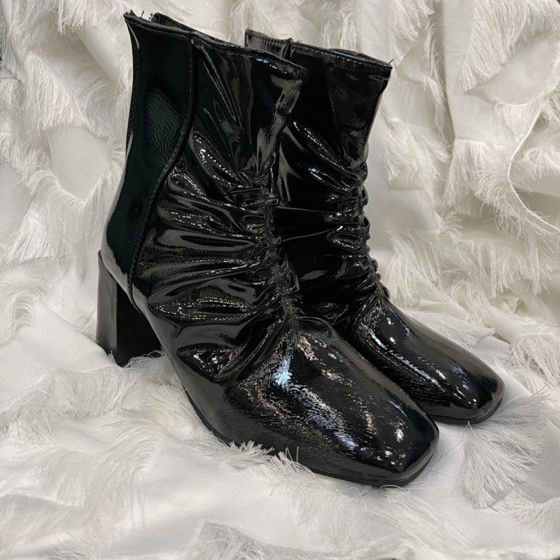 Bốt nữ/ boot nhăn da bóng Cổ Thấp 7Cm Hai Màu Đen Kem Cực Sang Chảnh Đế Vuông Mũi Vuông | BigBuy360 - bigbuy360.vn