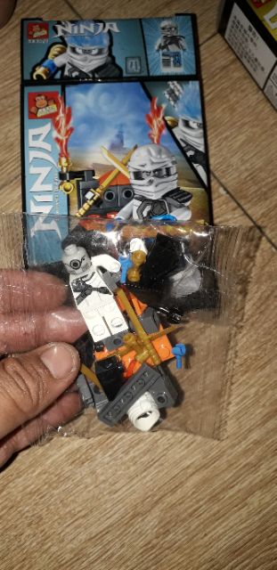 Lắp ráp 1 hộp LegoNinja SX3029 có nhiều chi tiết