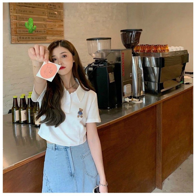 Áo Croptop Cổ Bẻ Thêu Gấu Tuyết's House