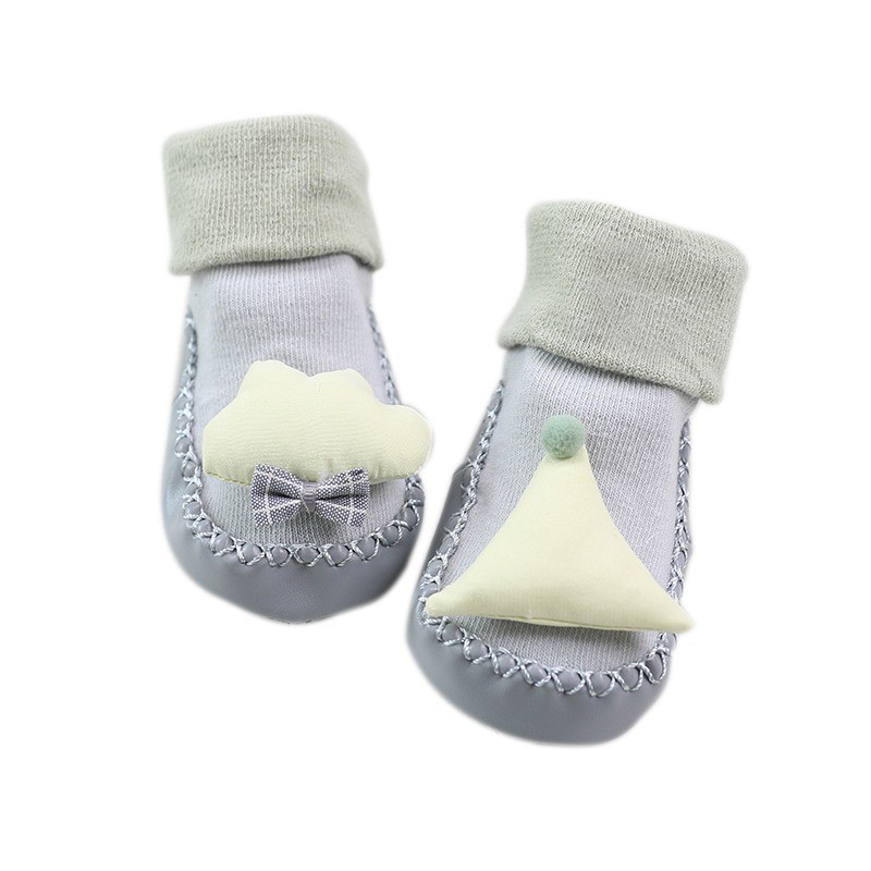 Đôi giày tất thiết kế dễ thương chống trượt cho bé