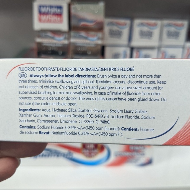 Kem đánh răng AQUAFRESH Triple Protection 100ml (kem đánh răng tẩy trắng răng 3 tác động Đỏ)