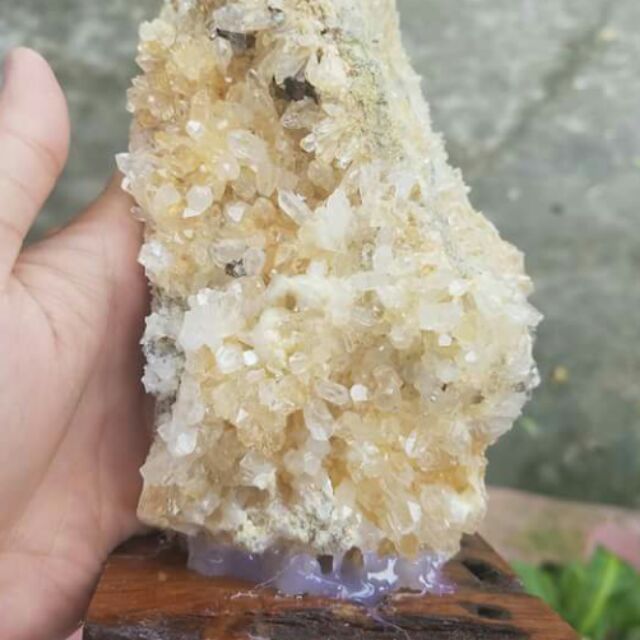 Tinh thể Thạch Anh có đế gỗ