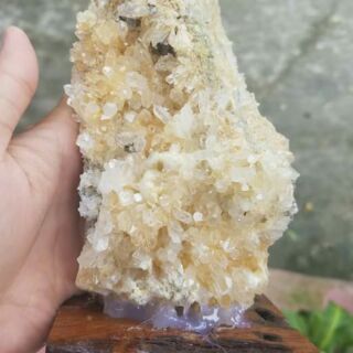 Tinh thể Thạch Anh có đế gỗ