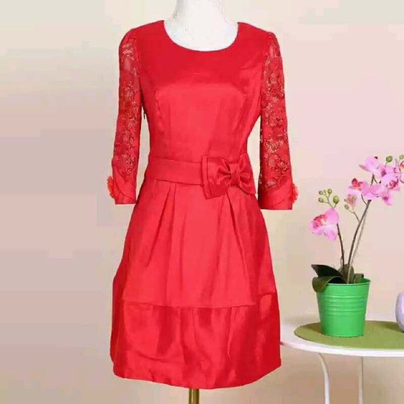 Size M đầm nhủ đỏ xoè tay ren lỡ hoa nổi