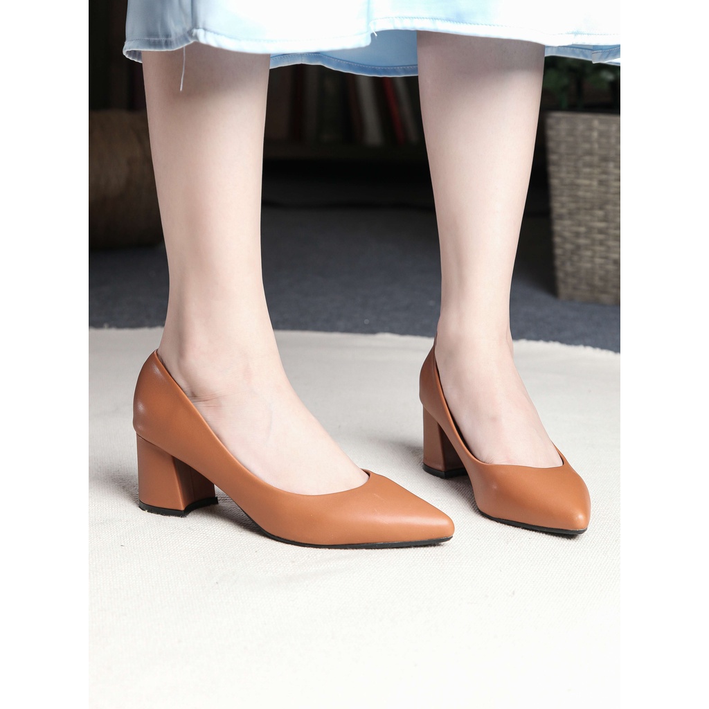 [Form nhỏ] Giày Cao Gót Đế Vuông 5cm Mũi Nhọn Basic Màu Nâu Pixie P055