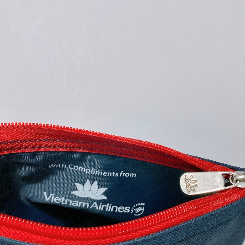 Túi mỹ phẩm Parfums Charriol khoang thương gia Việt Nam Airline