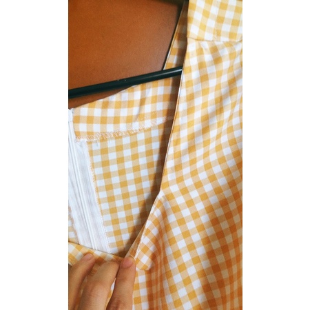 Đầm caro cổ vuông