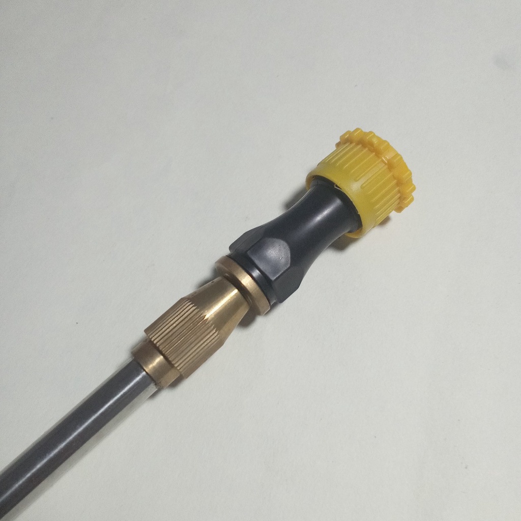 Béc 4 lổ , chuyên dùng cho bình phun thuốc tưới cây