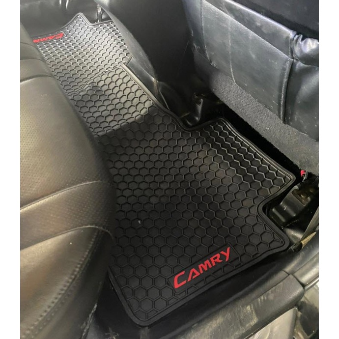 Thảm lót sàn cao su xe Toyota Camry, lót sàn xe Camry 2007- 2020, 2021, 2022, 2023 không mùi - MẪU TỔ ONG CHỮ ĐỎ XỊN
