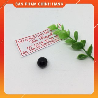 1 viên đá phong thủy màu đen
