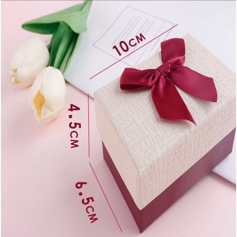 Hộp đựng quà kèm giấy rơm và nơ cao cấp  hoặc 10x6,5x4,5cm