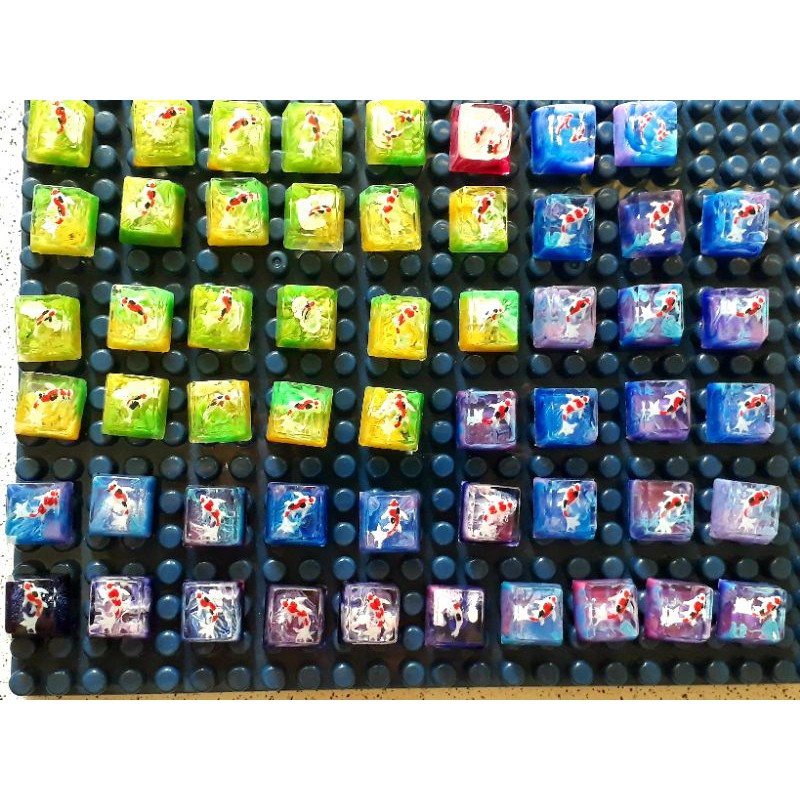 Keycap resin cá koi sắc màu trang trí bàn phím cơ gaming.