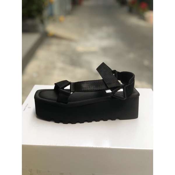 Giày sandal mũi vuông xốp siêu nhẹ stradivarius