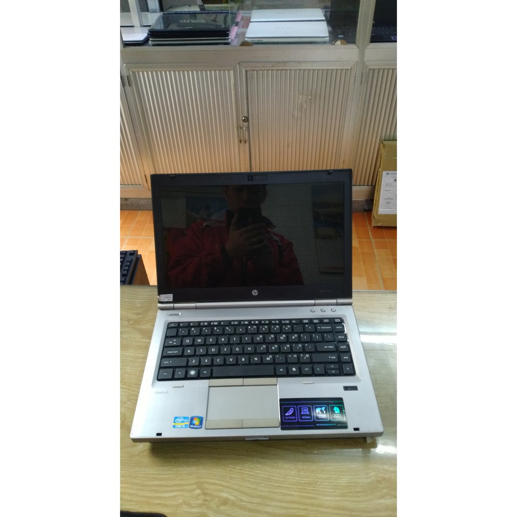 Laptop cũ . HP Elitebook 8460p chip core i5 ram 4GB ổ 250 GB