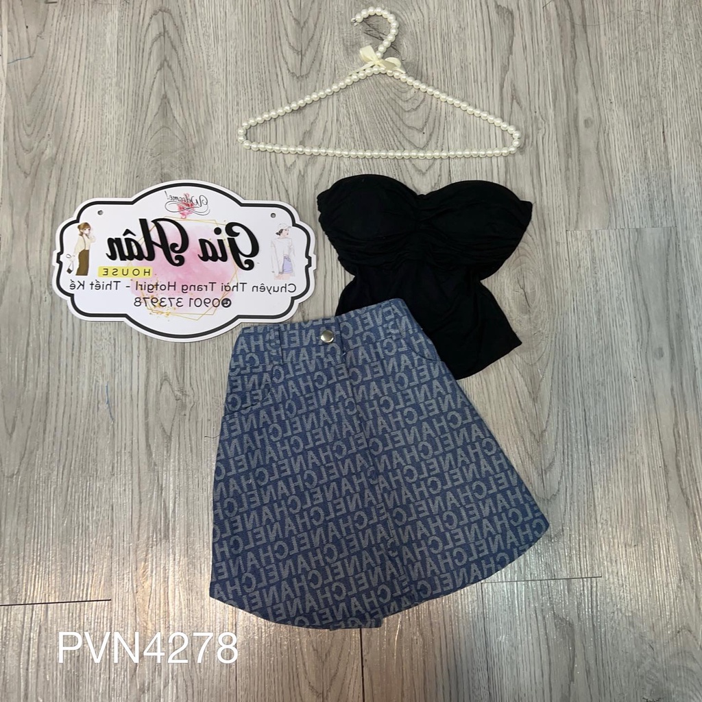 Áo cúp váy nhiều chữ