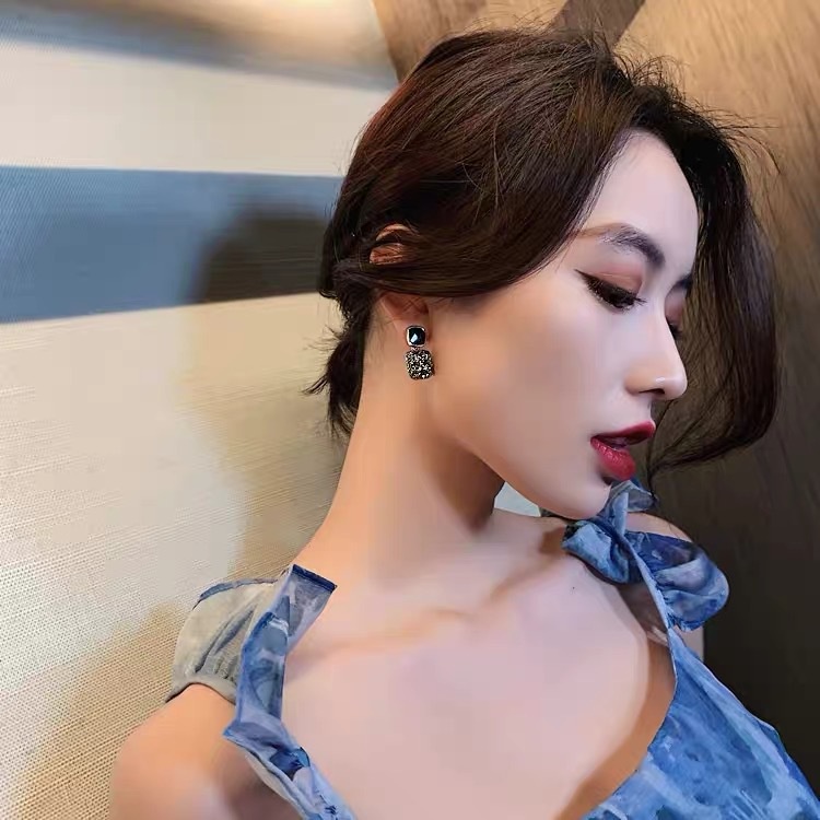 Bông tai đính đá zircon màu đen sang trọng thời trang