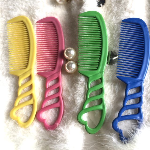 Lược nhựa chải tóc
