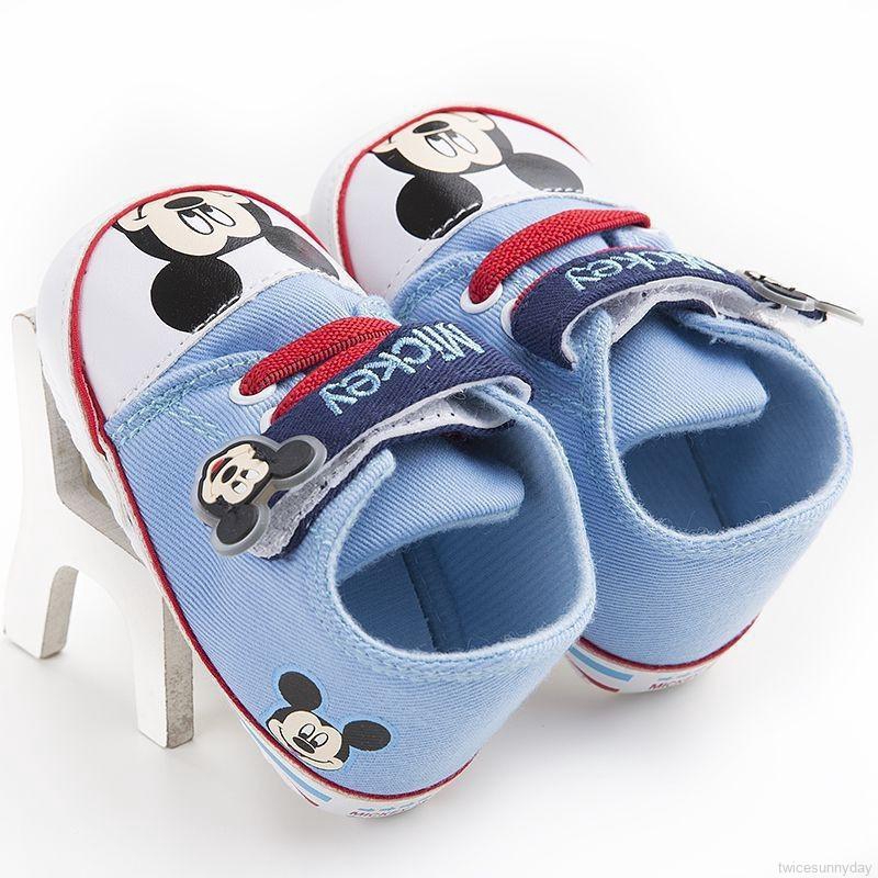 Giày sneaker thiết kế đế mềm cho bé