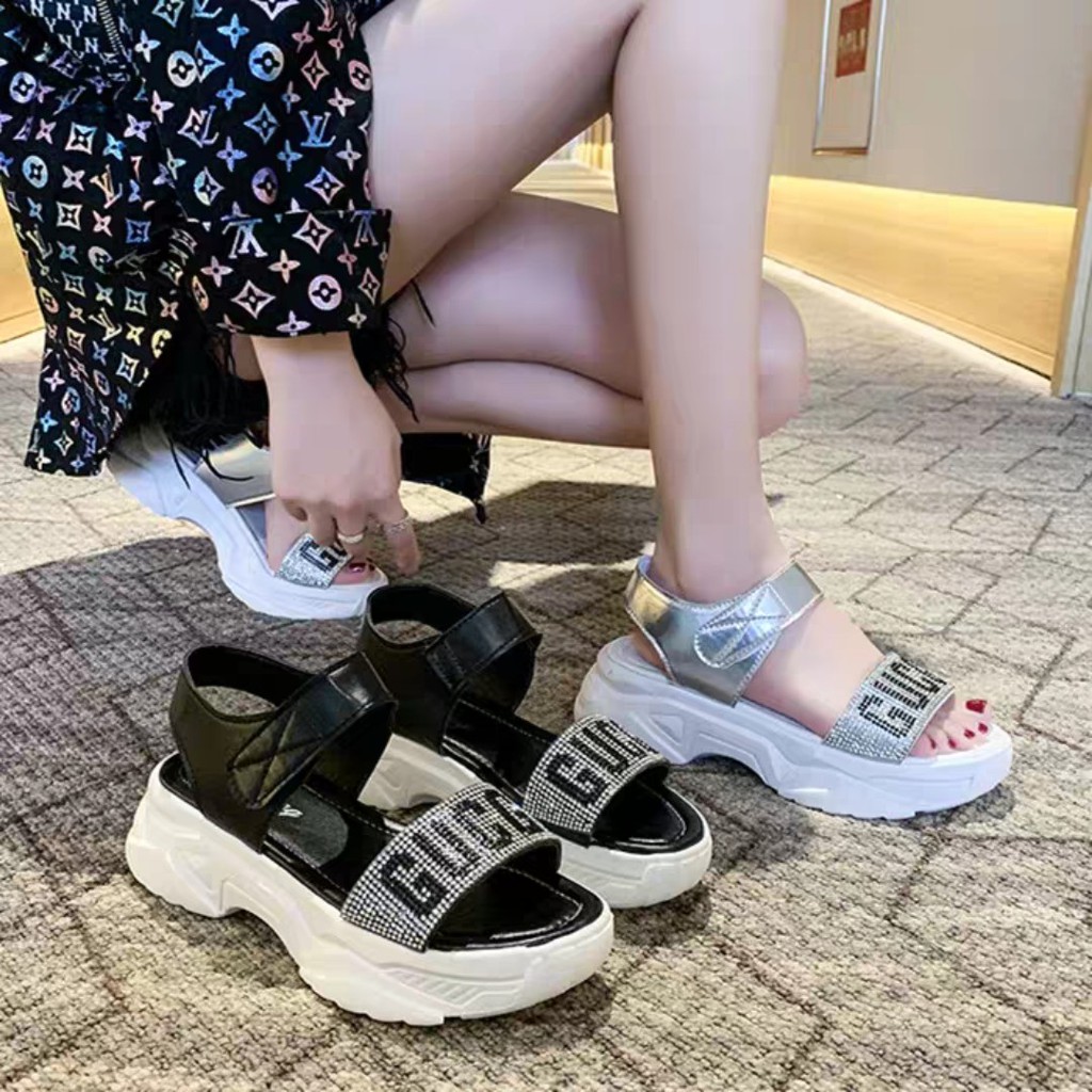 Sandal đế thô quai ngang đính đá phối chữ mẫu mới về 2 tông siêu dễ phối đồ - TT173
