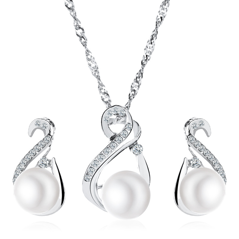 Set dây chuyền và hoa tai trang trí ngọc trai sành điệu