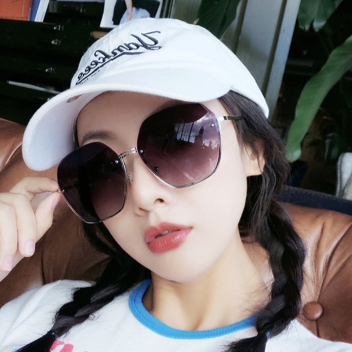 Kính mát gọng lớn chống tia UV thời trang sành điệu cho nữ