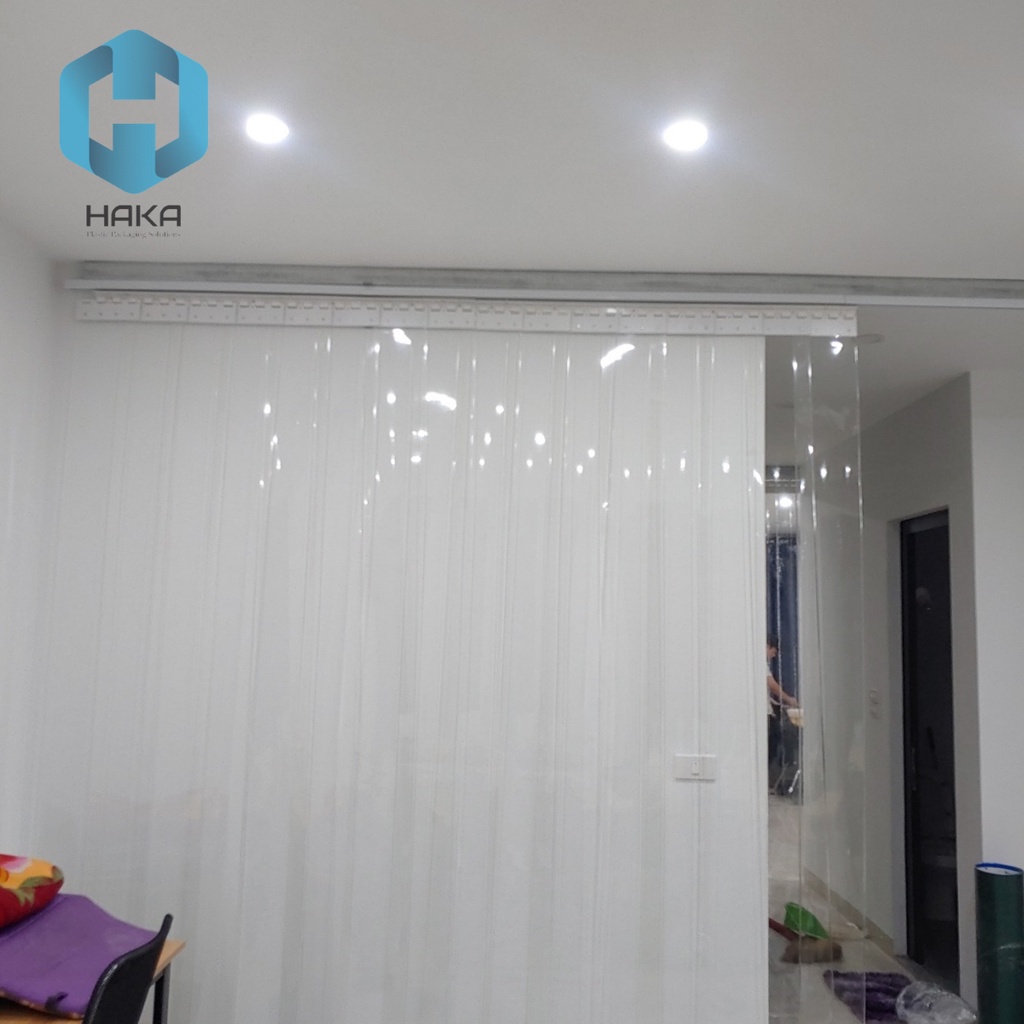 Rèm nhựa pvc màu trắng sữa , 2mm khổ rộng 200mm xếp lớp 50mm vách chia phòng