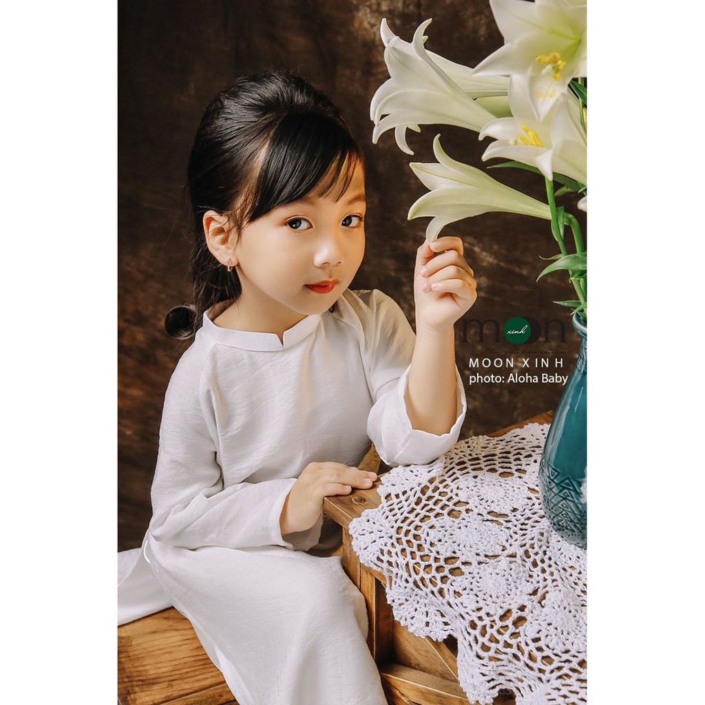 Mặc gì đẹp: Thướt tha với Áo dài trắng truyền thống cho bé gái AT96 Moon Xinh, full size từ 8kg đến 65kg, sợi dệt mộc và thoáng mát