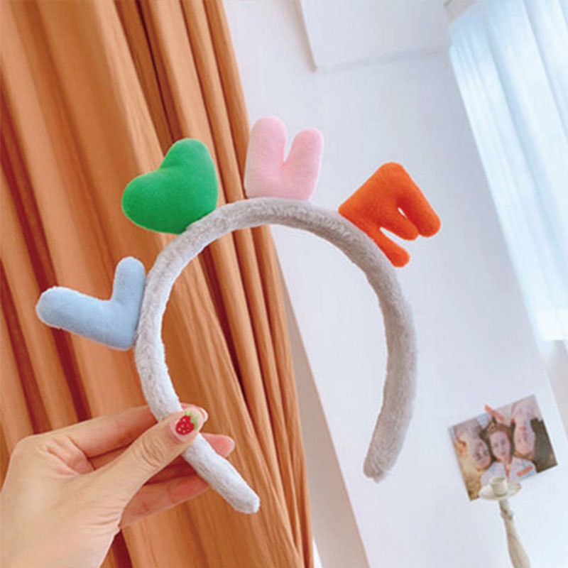 Cài tóc trái tim chữ Love cho bạn gái siêu cute