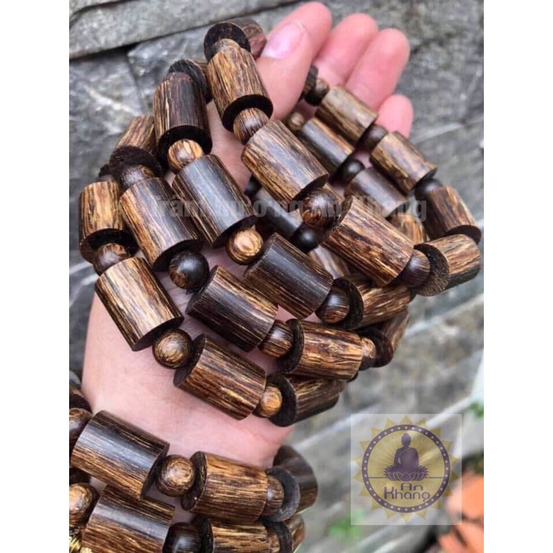 Vòng tay trầm hương sánh chìm cao cấp.