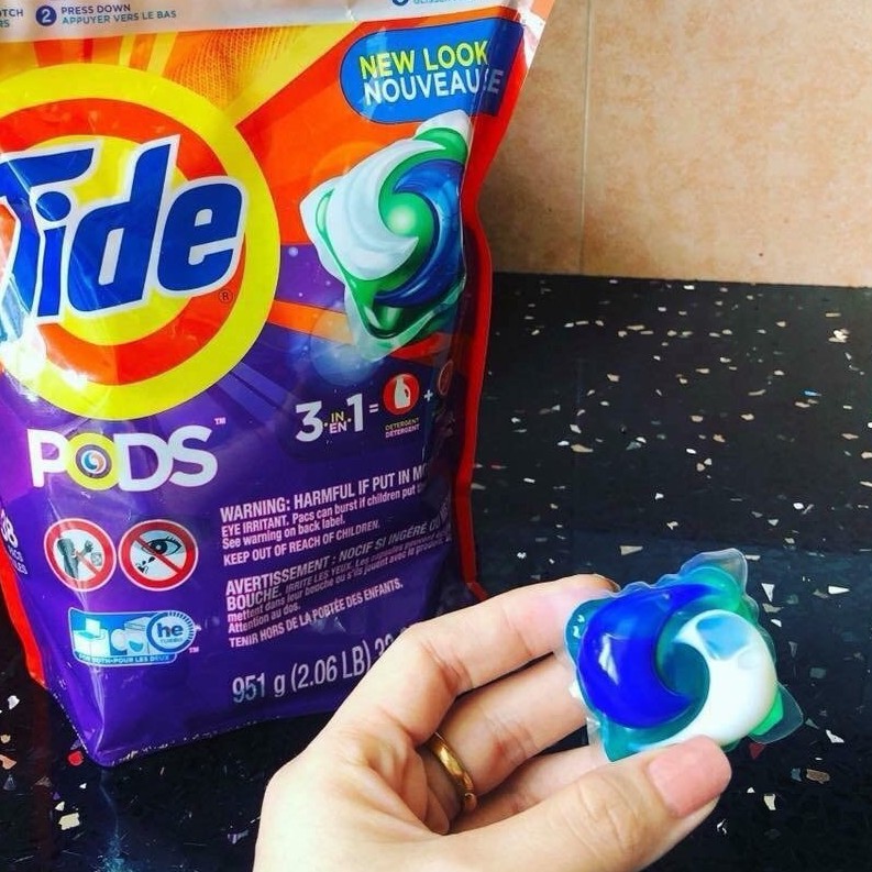 Viên Giặt Xả Quần Áo Tide Pods 3in1 của Mỹ - Bịch 42 viên 967gr