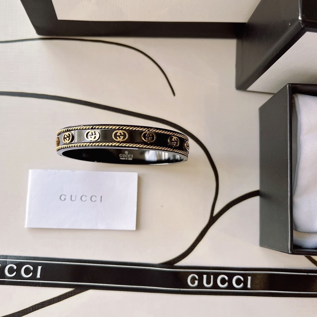 Vòng Tay Gucci Bằng Thép Titan Họa Tiết Hai Chữ GG